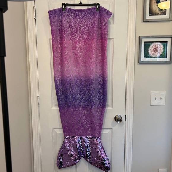 Mermaid tale blanket with sequined tail - Picture 2 of 11